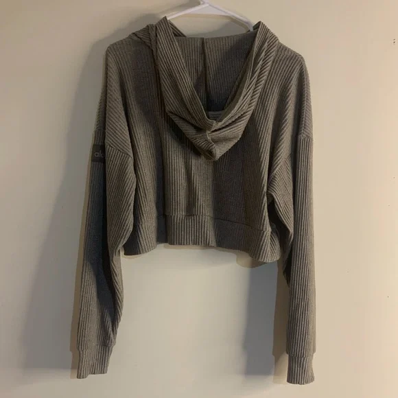 ALO Yoga Muse Sweatshirt & Sweatpants in Olive Tree Heather - Picture 7 of 11